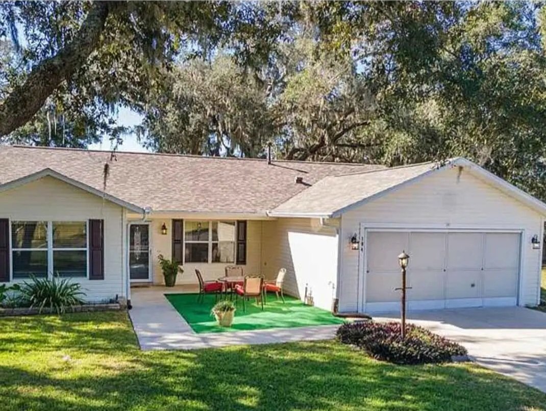 Lady Lake House: 104 Cherry Blossom Ln