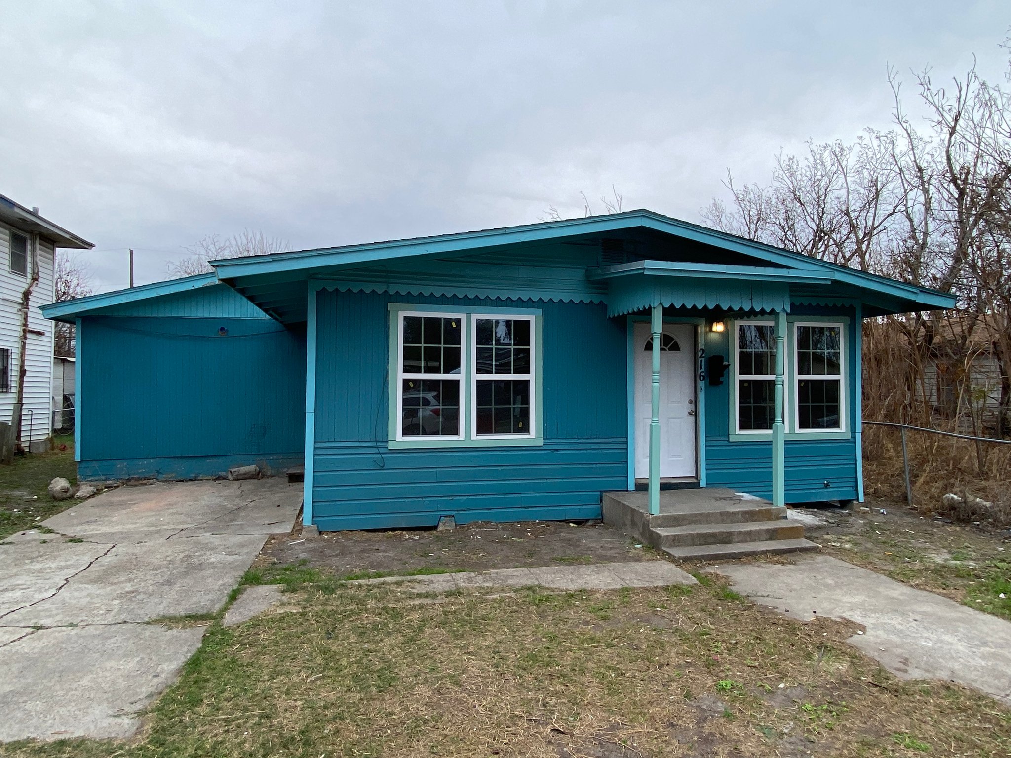 Robstown House: 216 w ave c Robstown Texas