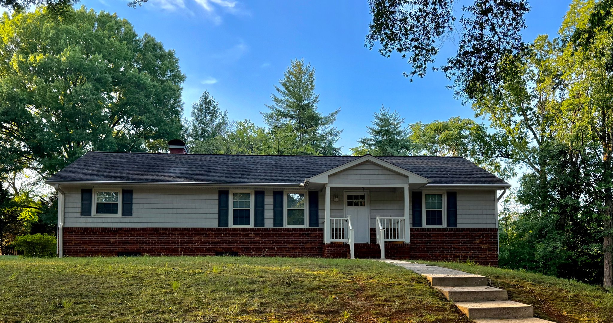 Winston Salem House: 2881 Woodworth Dr
