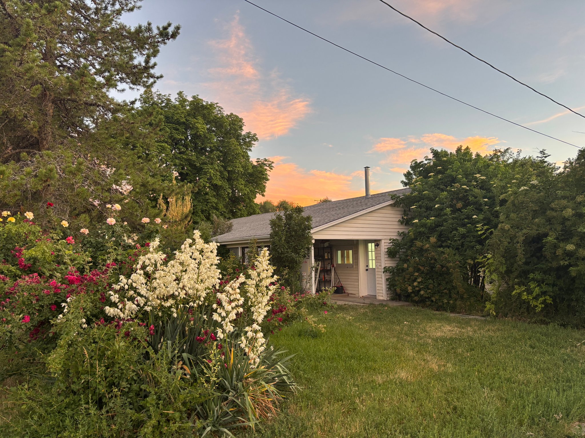 Salem House: 96 S 200 E