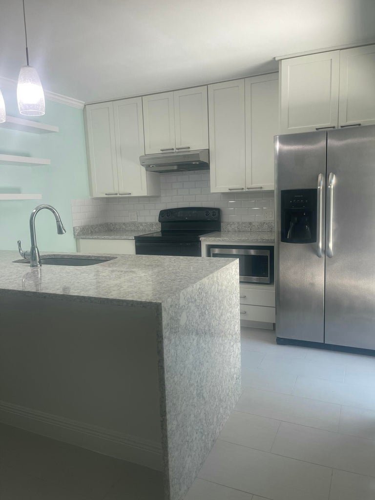 Jupiter Townhome: 1612 16th Court