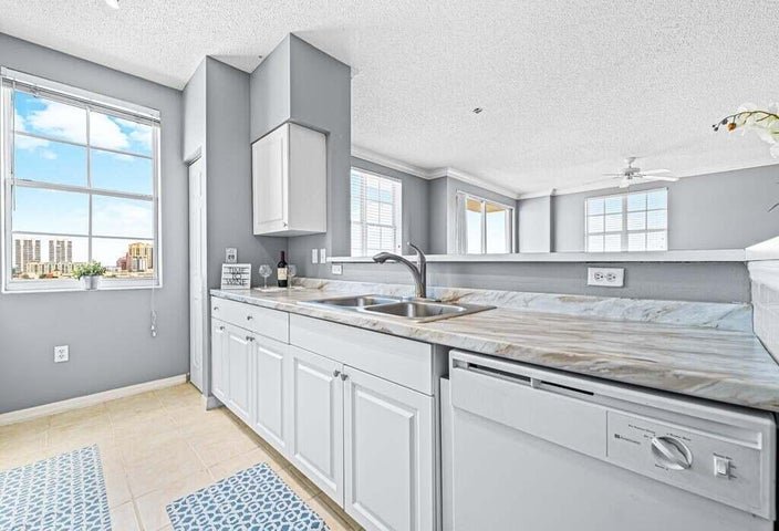 West Palm Beach Condo: 616 Clearwater Park Road 1112