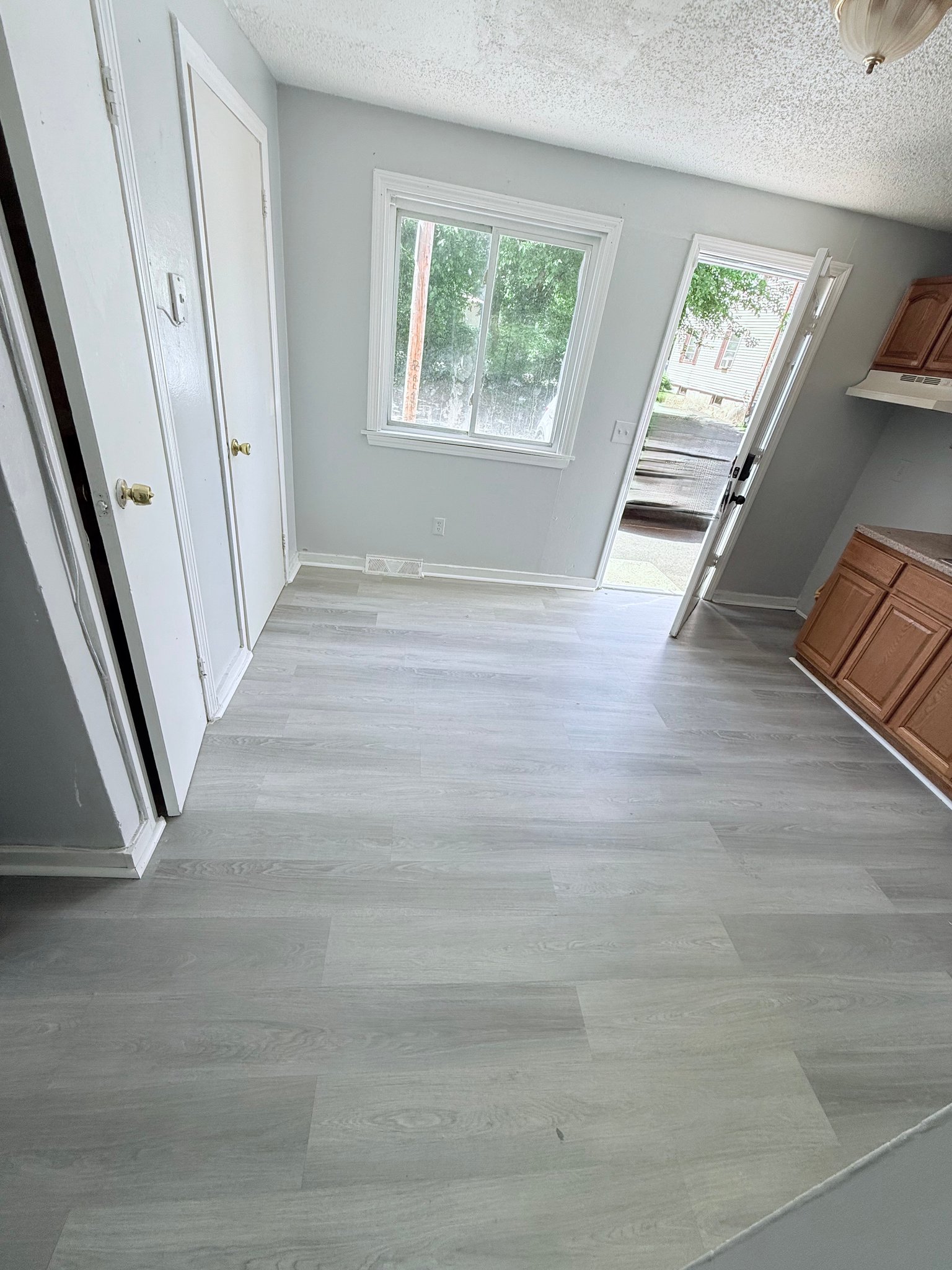 Hartford Townhome: 161 Martin St