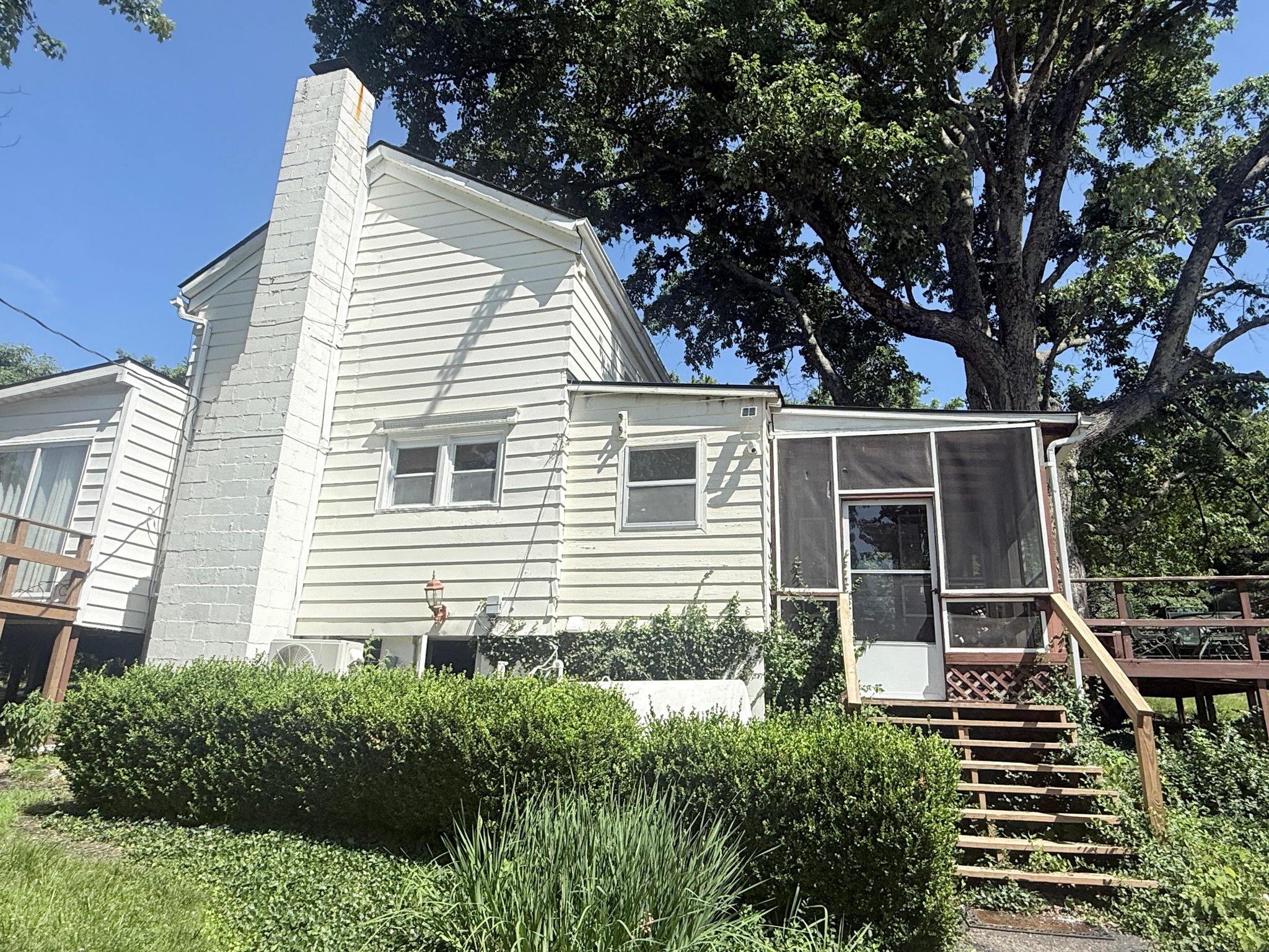 Sellersburg House: 6226 Grant Line Rd