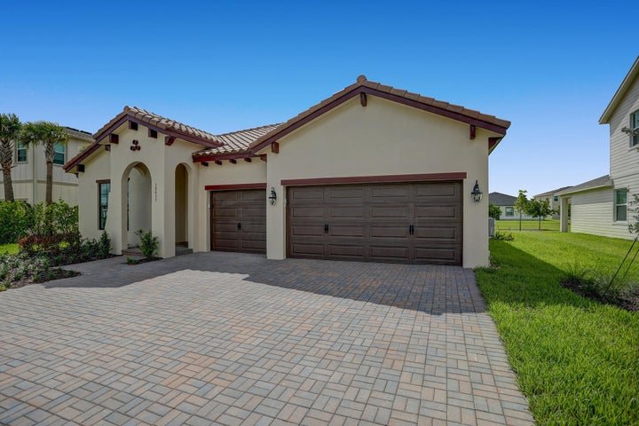 The Acreage House: 19411 Broad Shore Walk