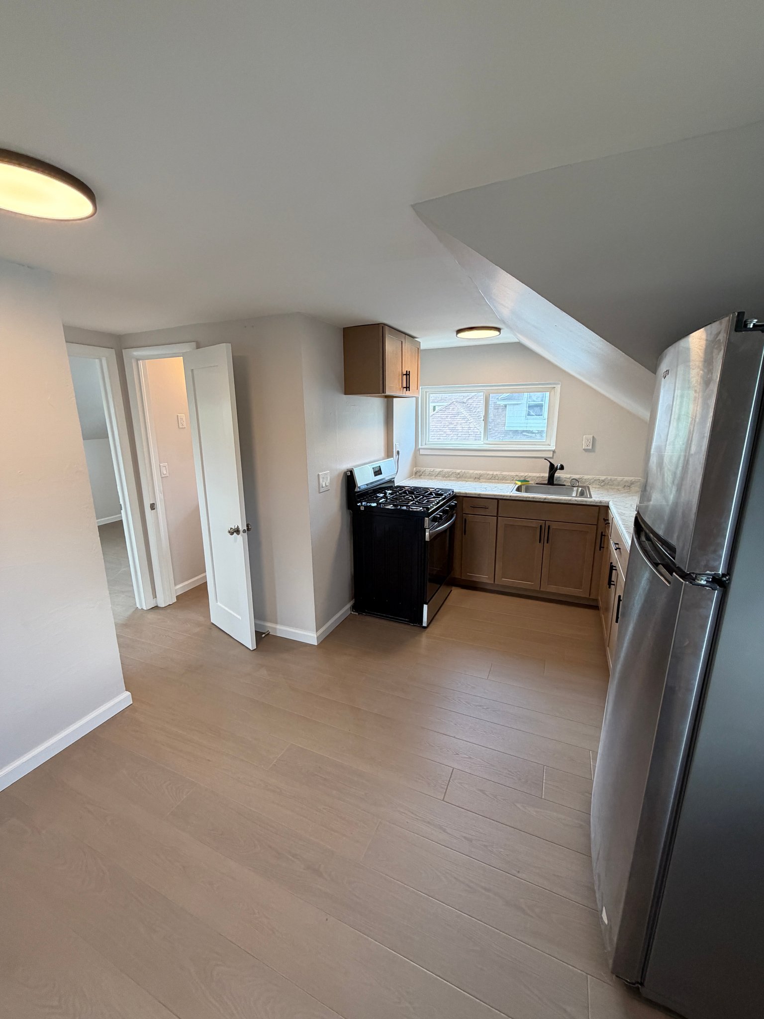 Cheyenne Apartment: 400 E 24th St