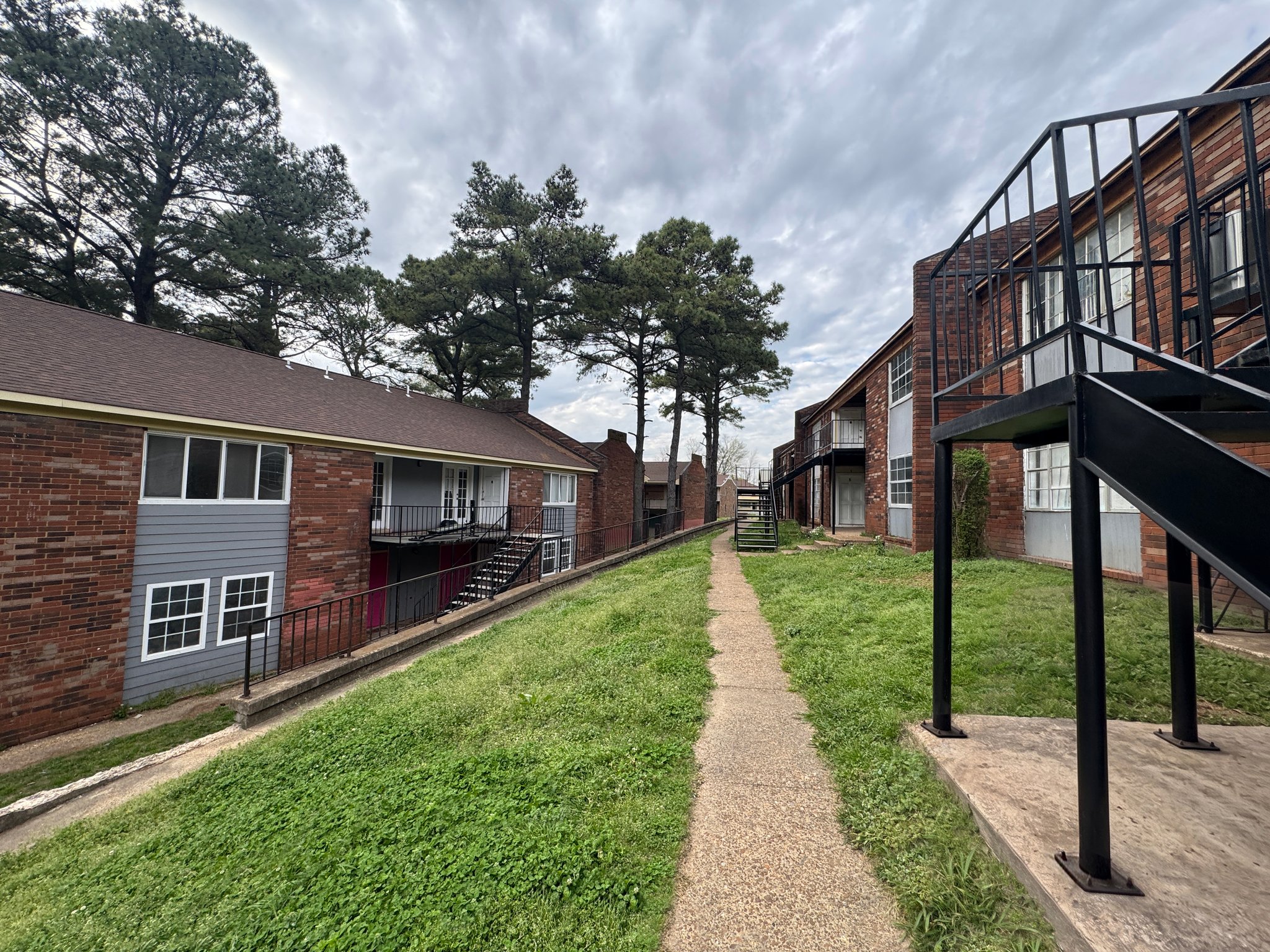 Memphis Apartment: 2295 Candle Wyck Circle