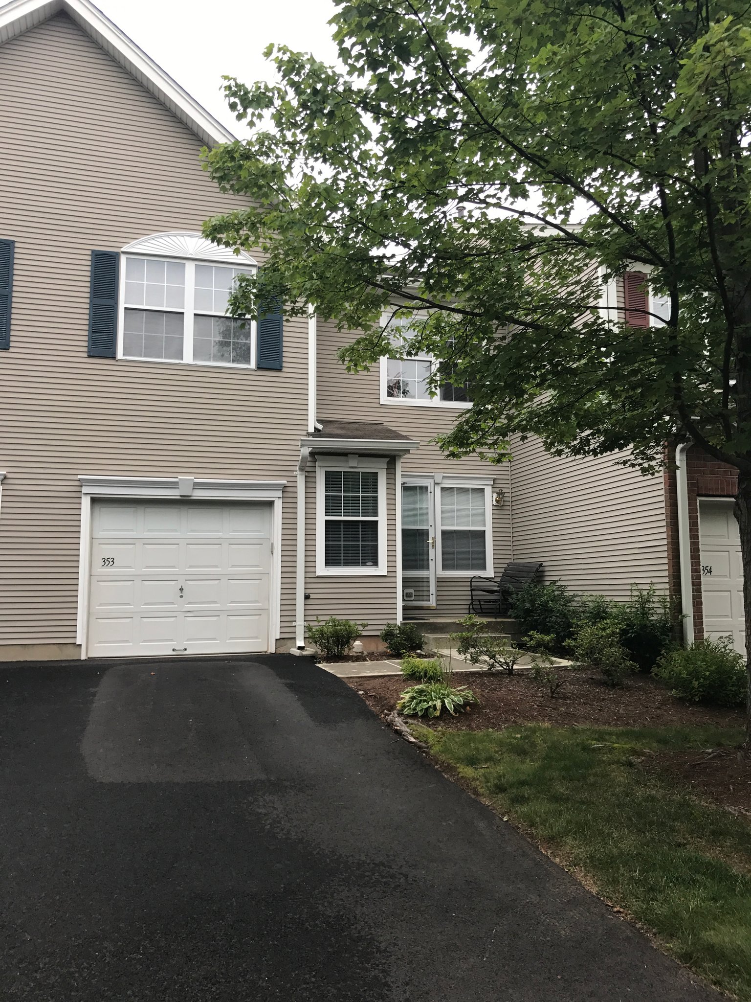 Bridgewater Townhome: 353 Cynthia Ln