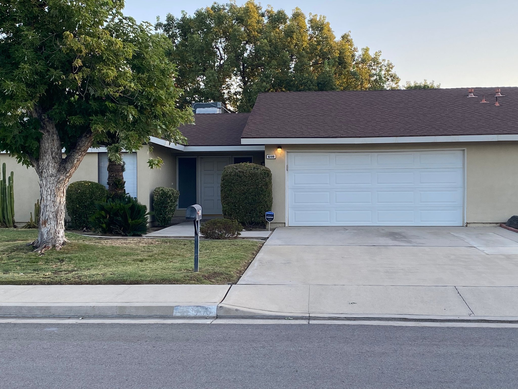 Bakersfield Multiplex: 6100 Indian Wells Ave