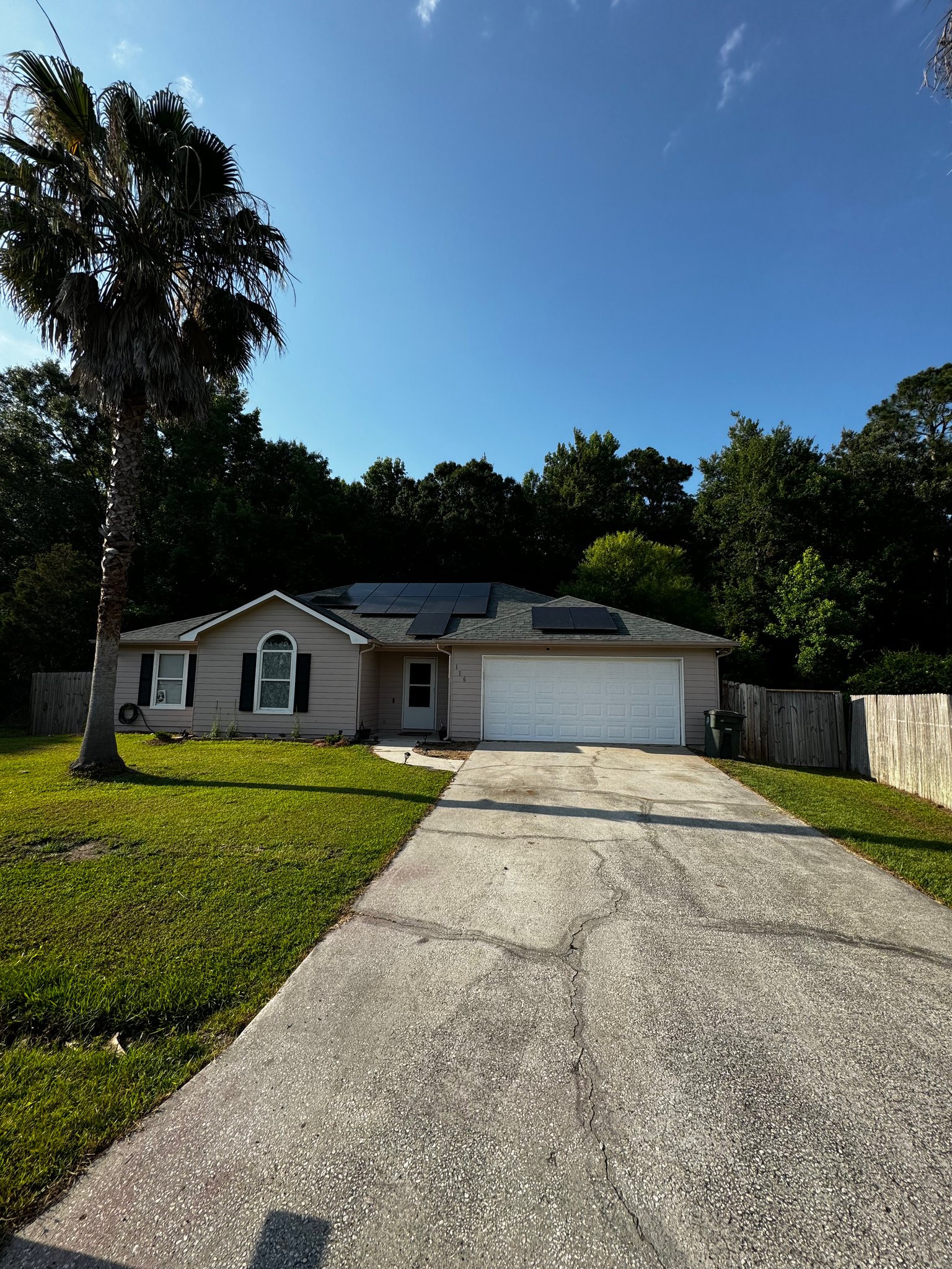 Kingsland House: 116 Lake Crest Dr
