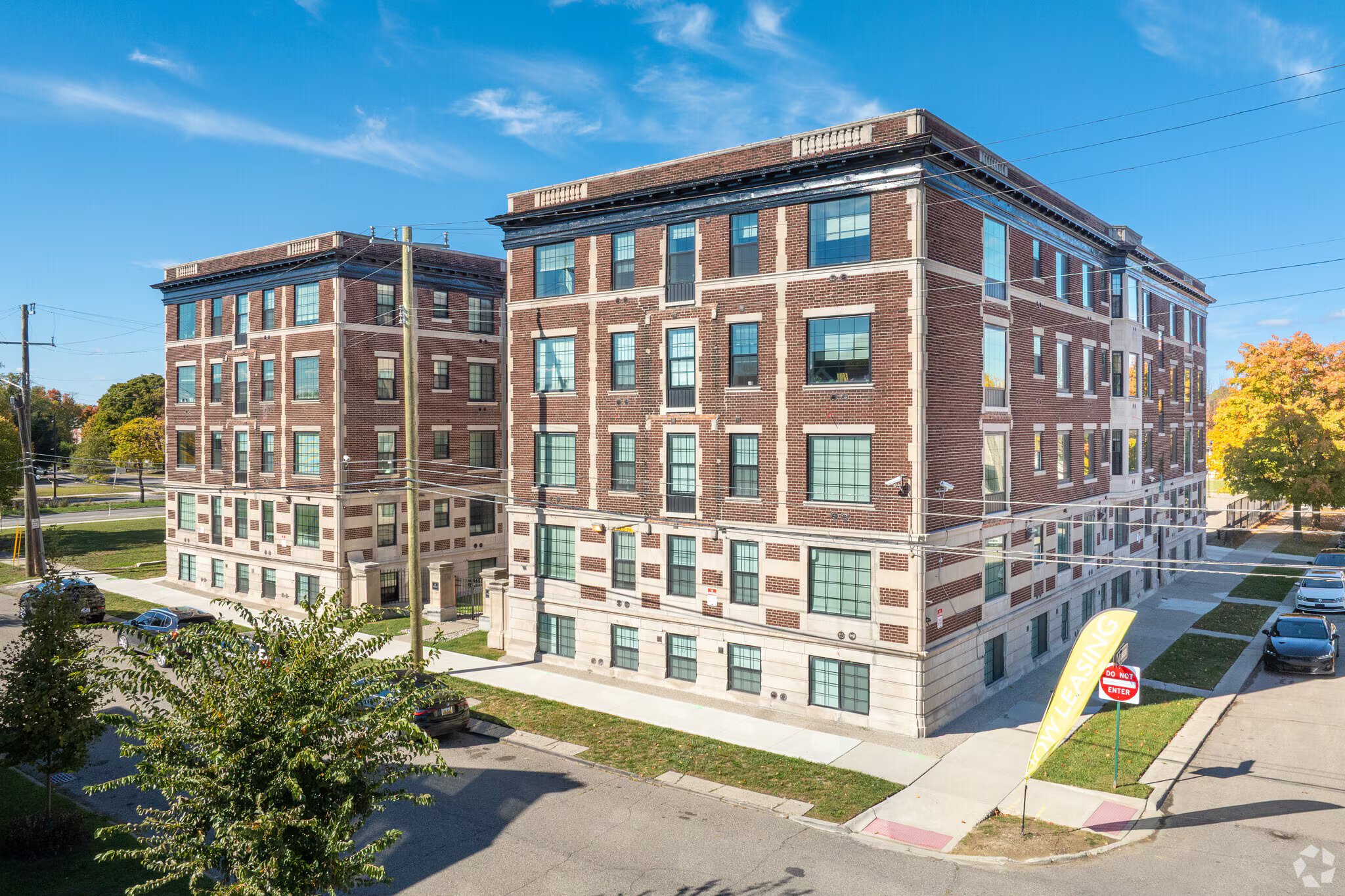 Detroit Apartment: 1800 West Bethune Street,