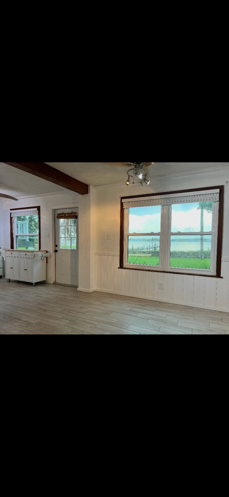Daytona Beach Apartment: 2076 S Halifax Dr