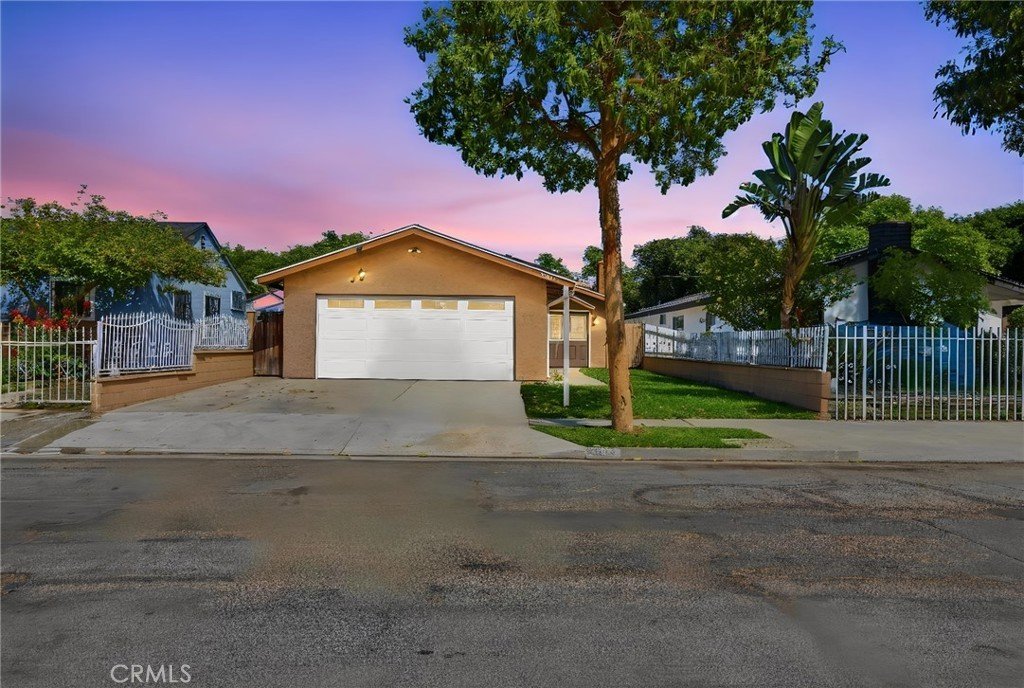 Santa Ana House: 2080 S Cedar St