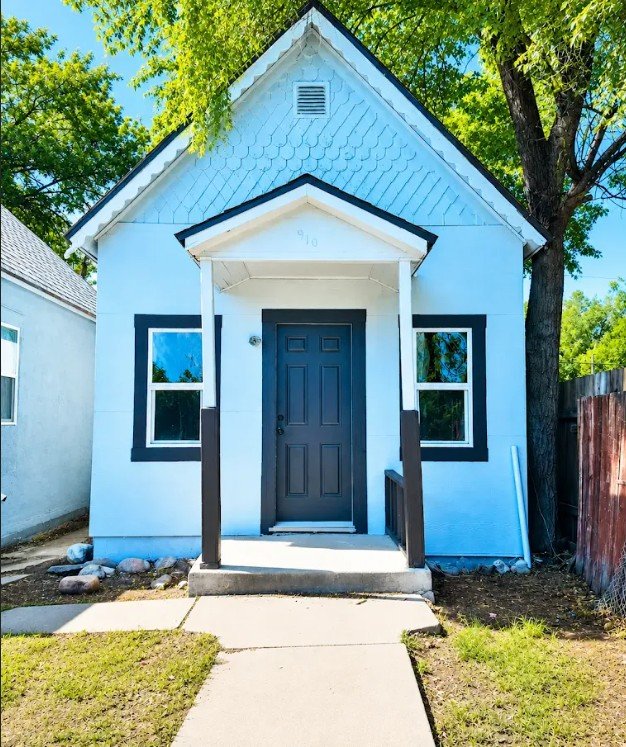 Pueblo House: 910 W 13th St