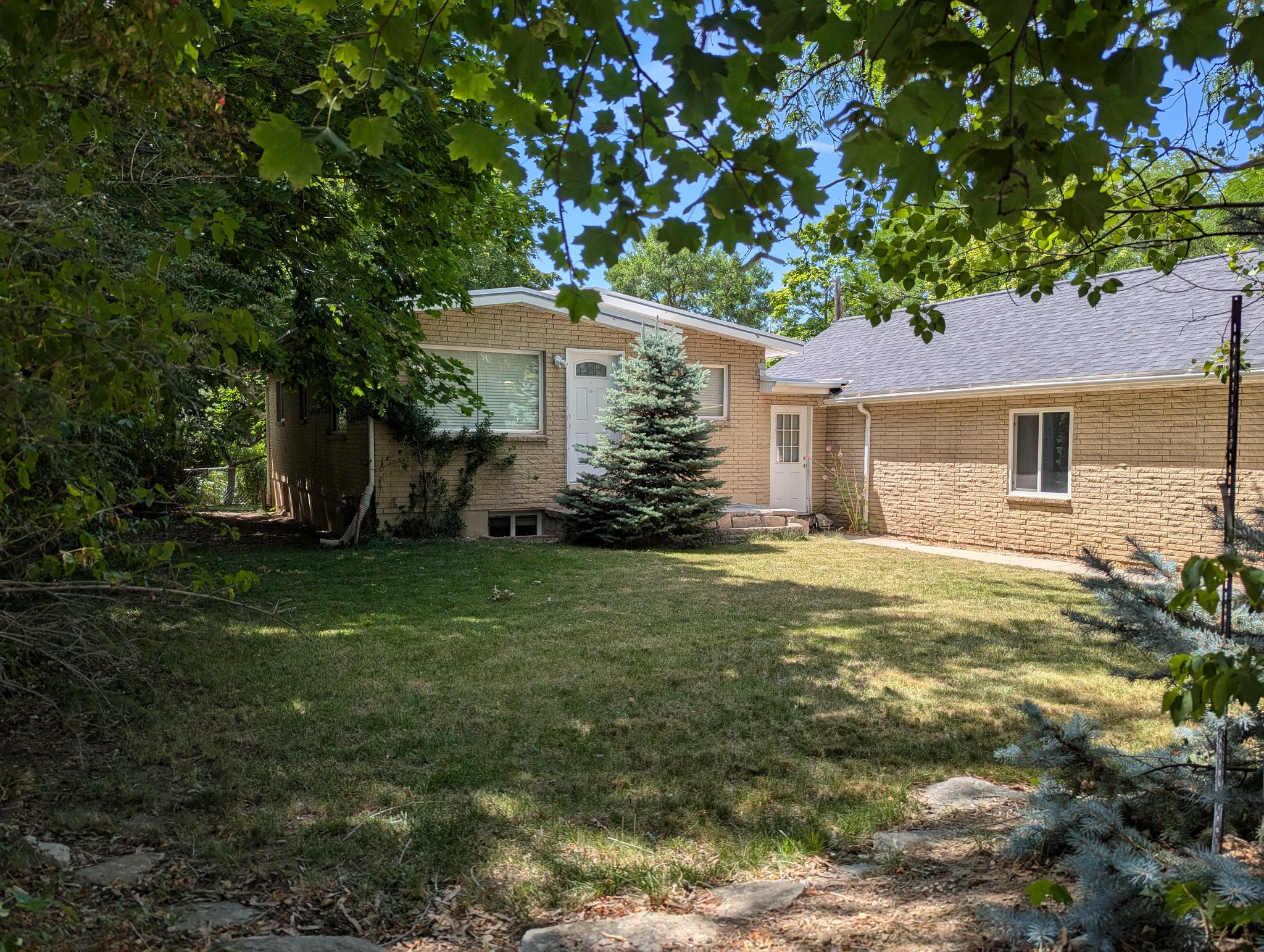 Bountiful House: 2566 S. 150 W.