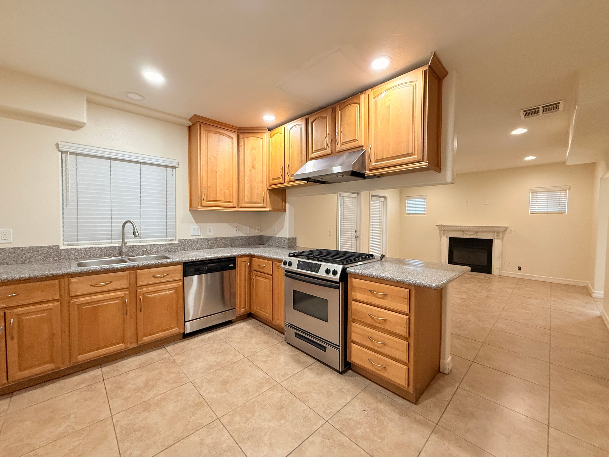Glendora Townhome: 1334 S Grand Ave