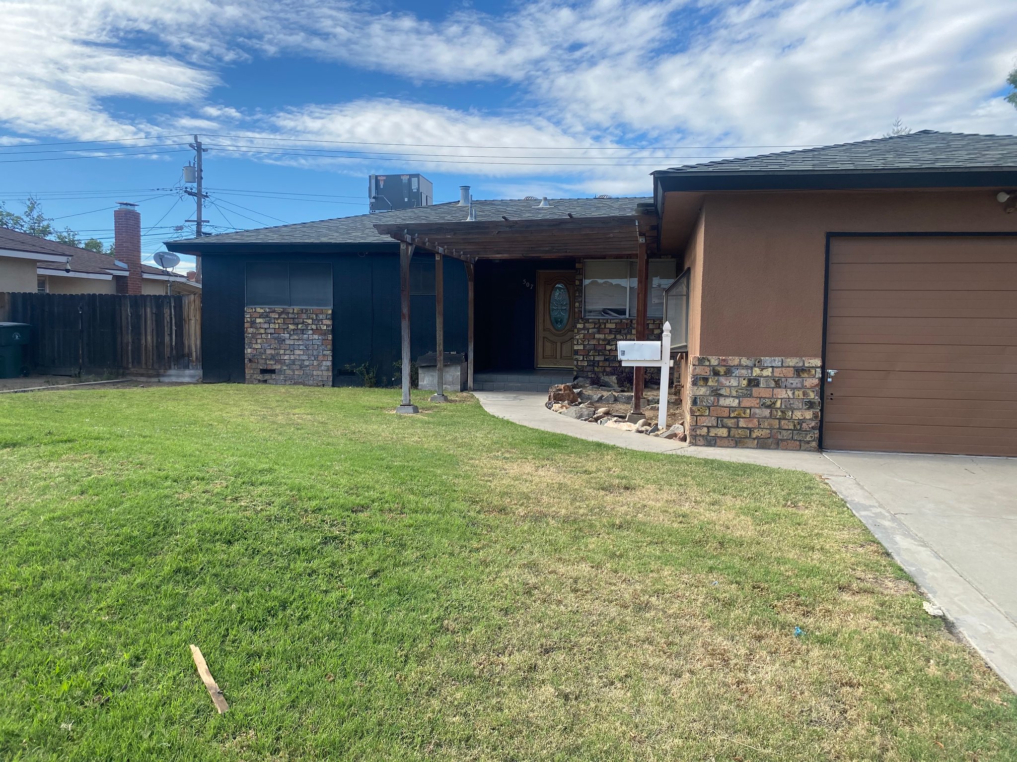 Clovis House: 507 W San Jose Ave