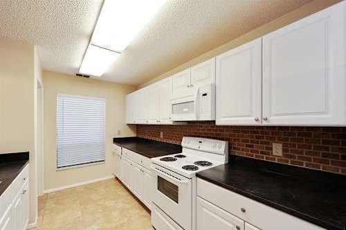 Brandon House: 1906 Coral Tree Ct