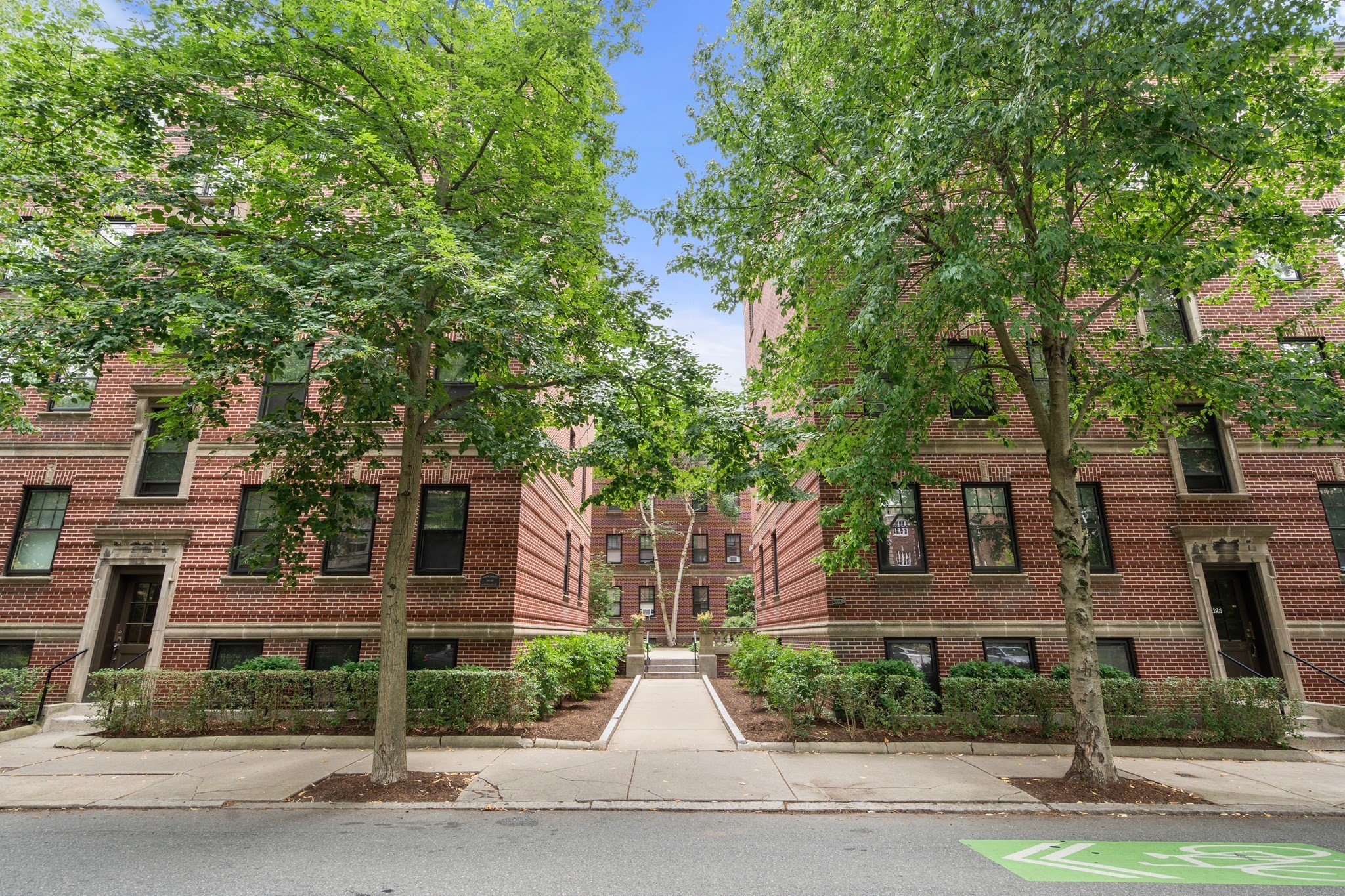 Cambridge Condo: 40 Linnaean St
