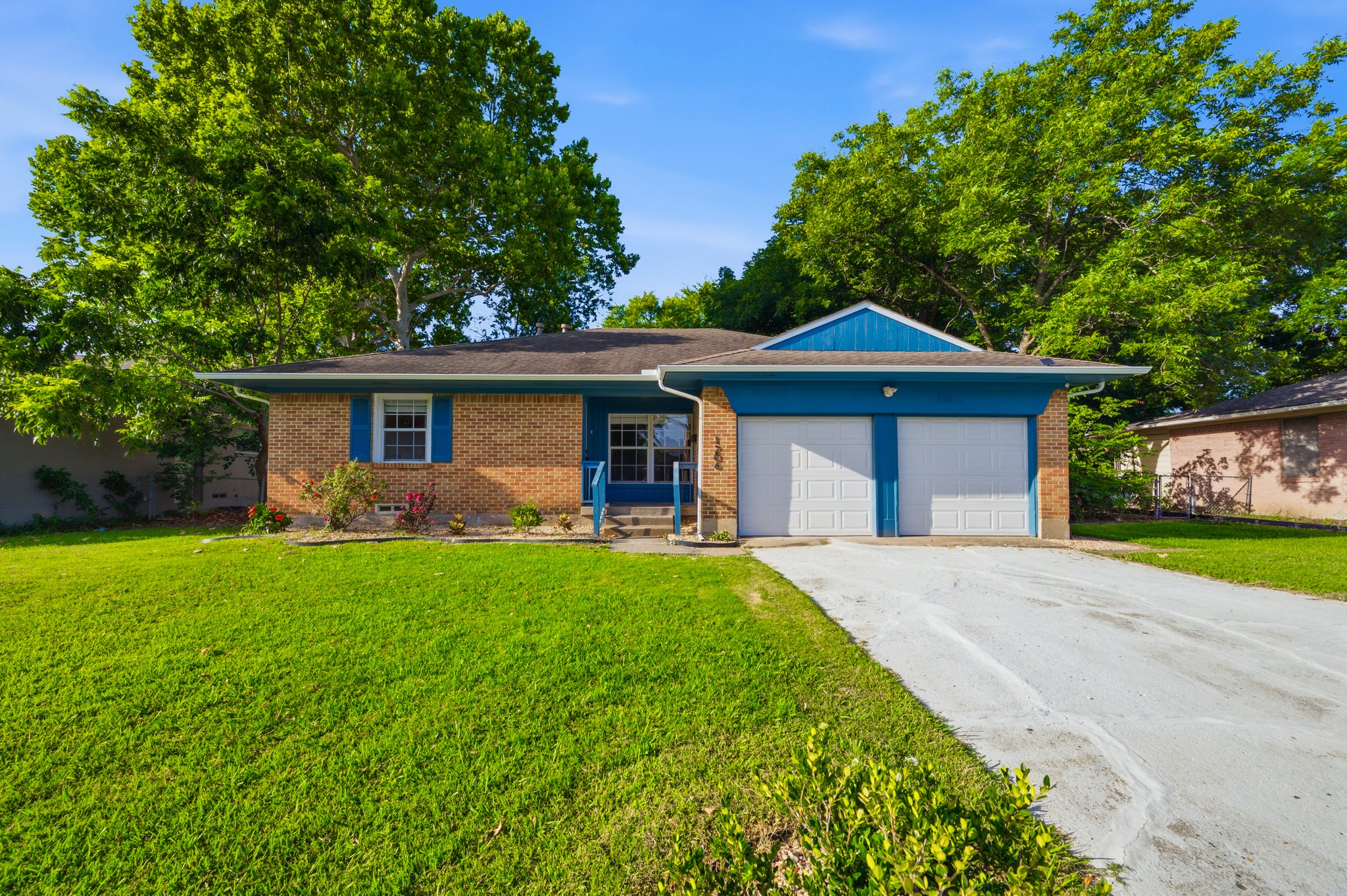 Garland House: 1206 Bandera Lane
