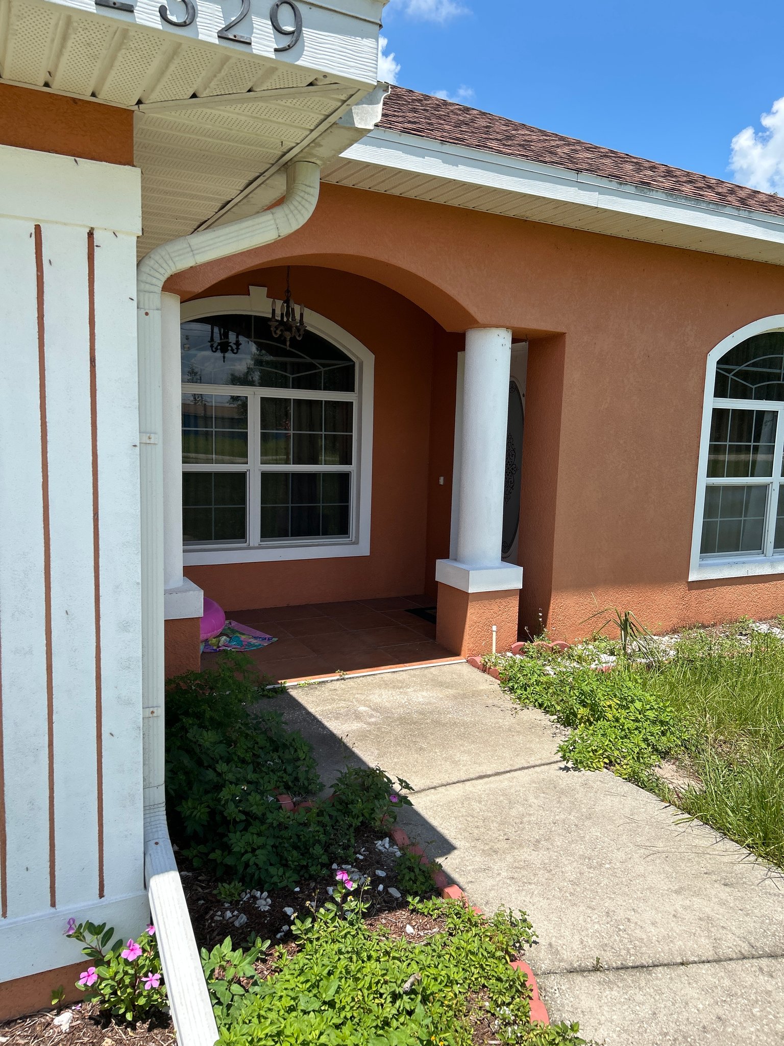 Avon Park House: 2429 n cochrane rd