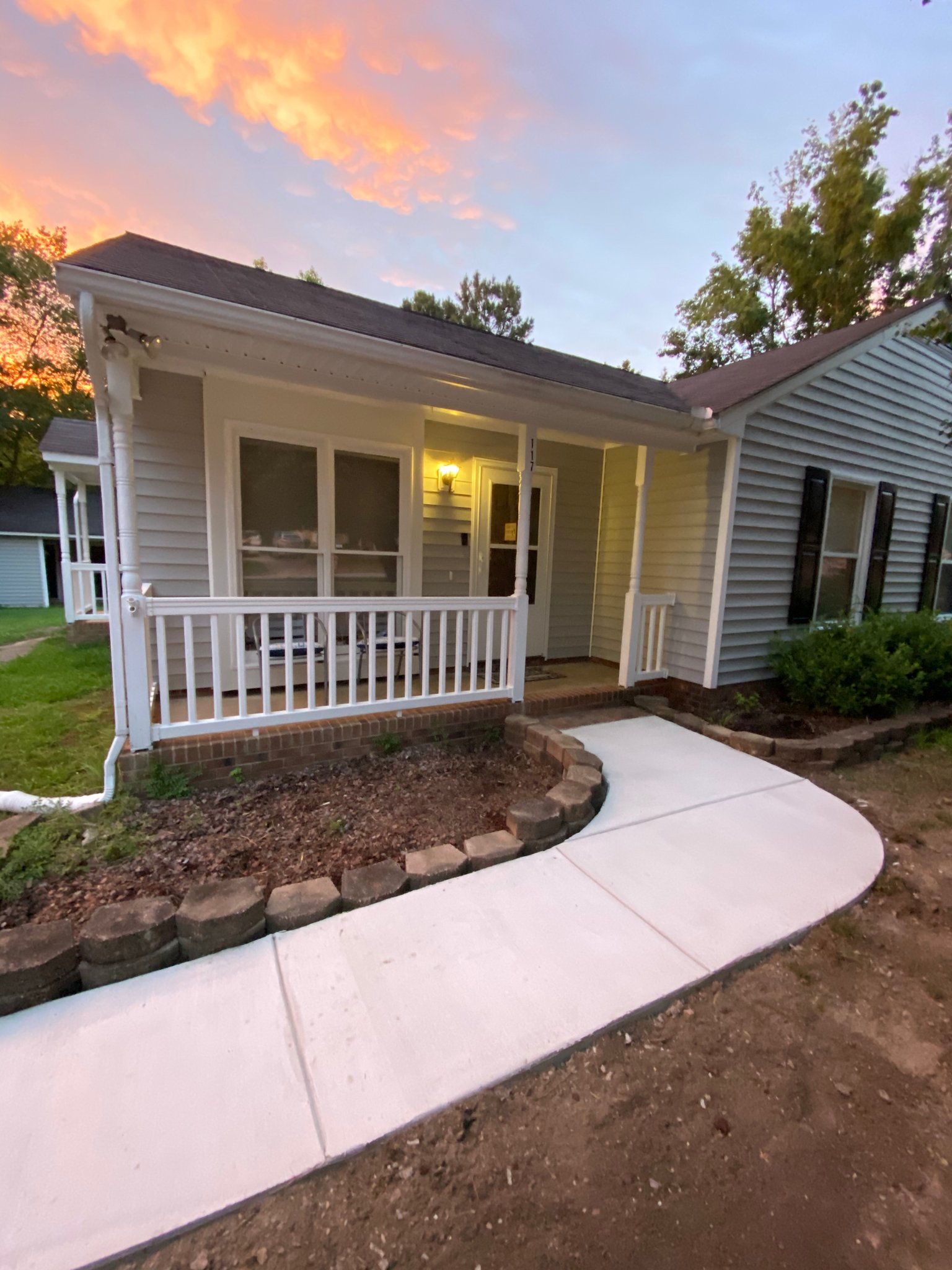 Zebulon House: 117 Pineview Dr