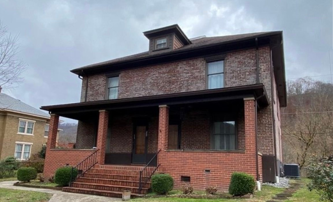 Williamson Townhome: 550 Elm St