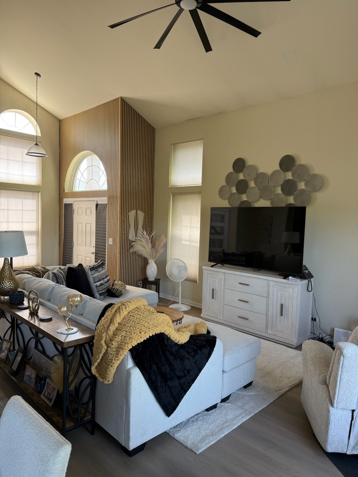 Algonquin Single Room: 2827 Waterfront ave
