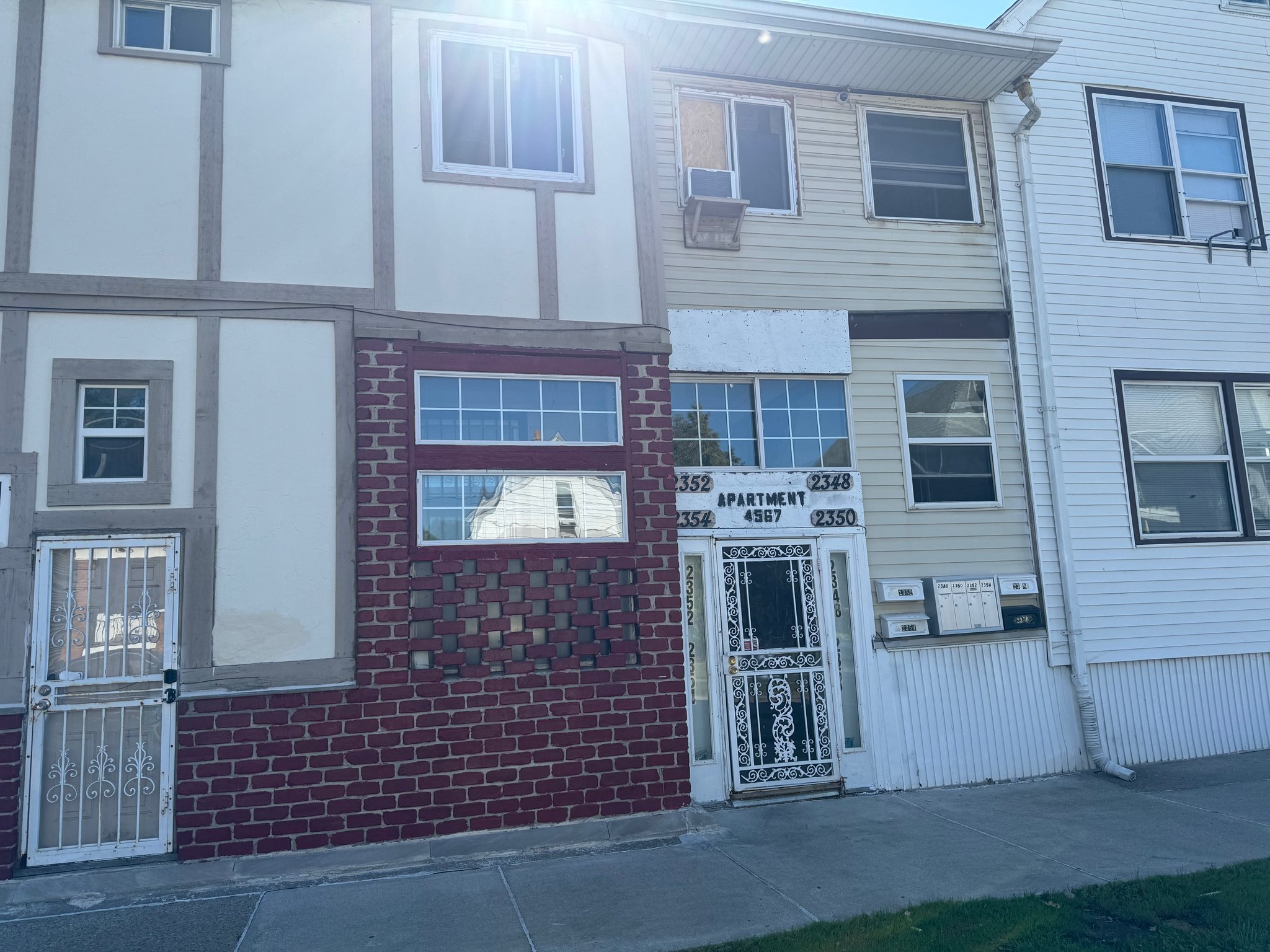 Hamtramck Apartment: 2352 Poland St