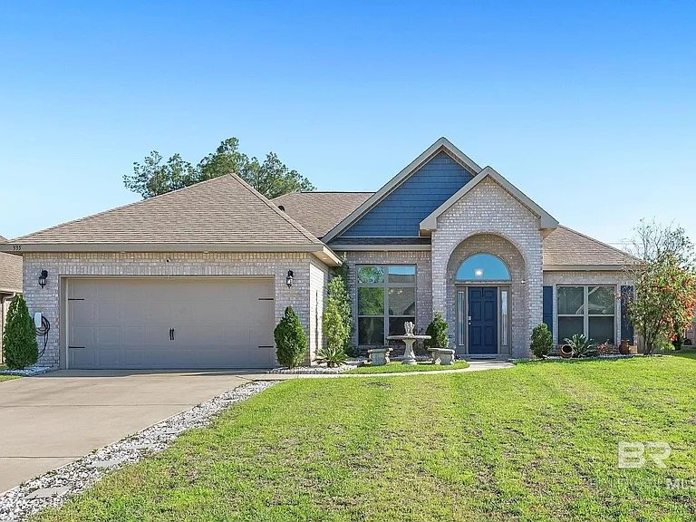 Gulf Shores House: 335 Thornhill Cir, Gulf Shores, AL 36542