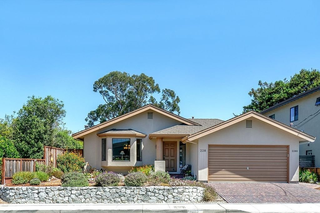 Santa Cruz House: 228 Oregon St