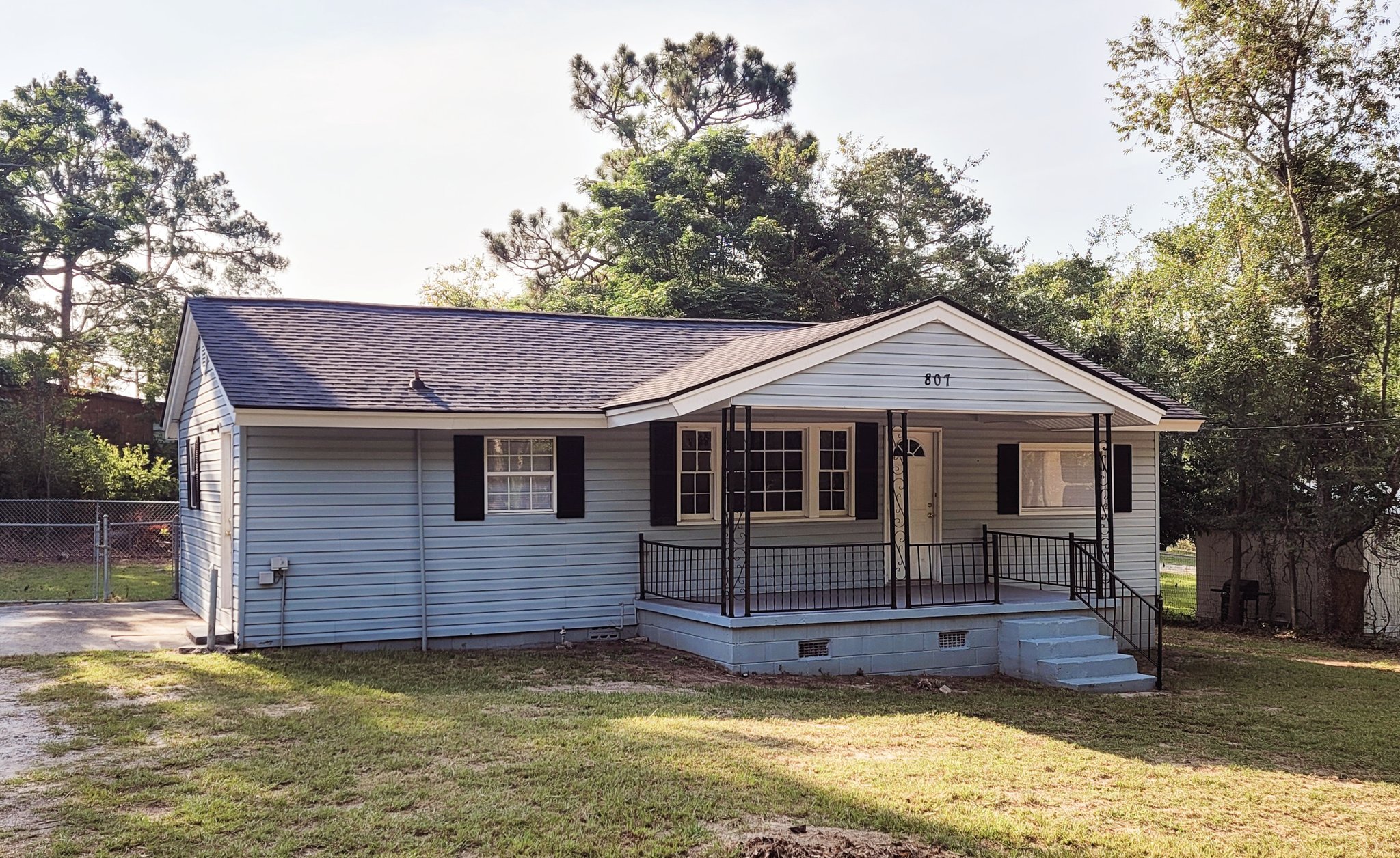 Lexington House: 807 Laurel Road