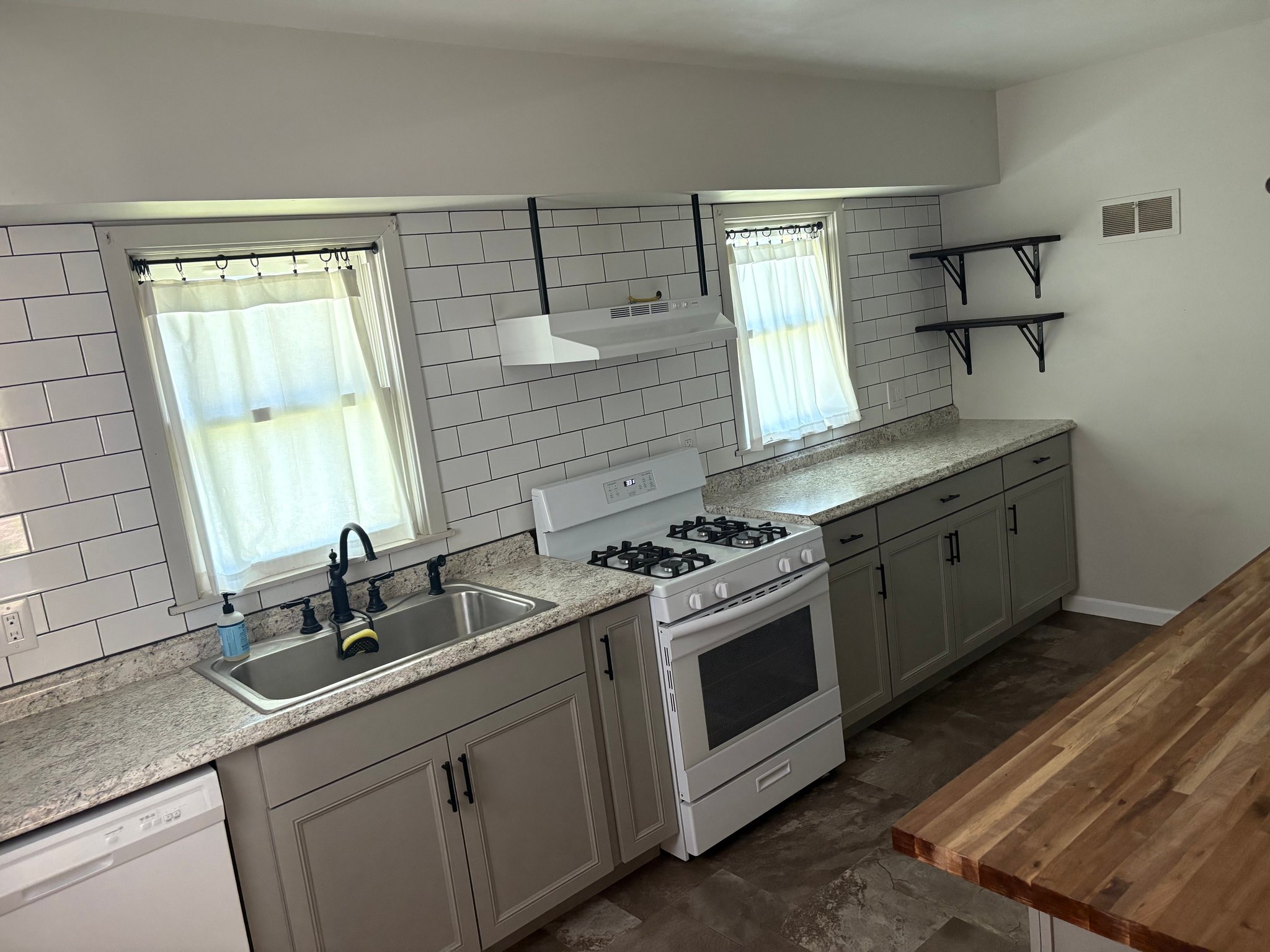 Arco House: 107 W Laurel St