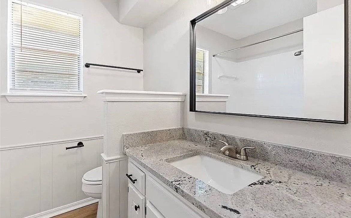 Glendale House: 11007 N 59Th Dr,