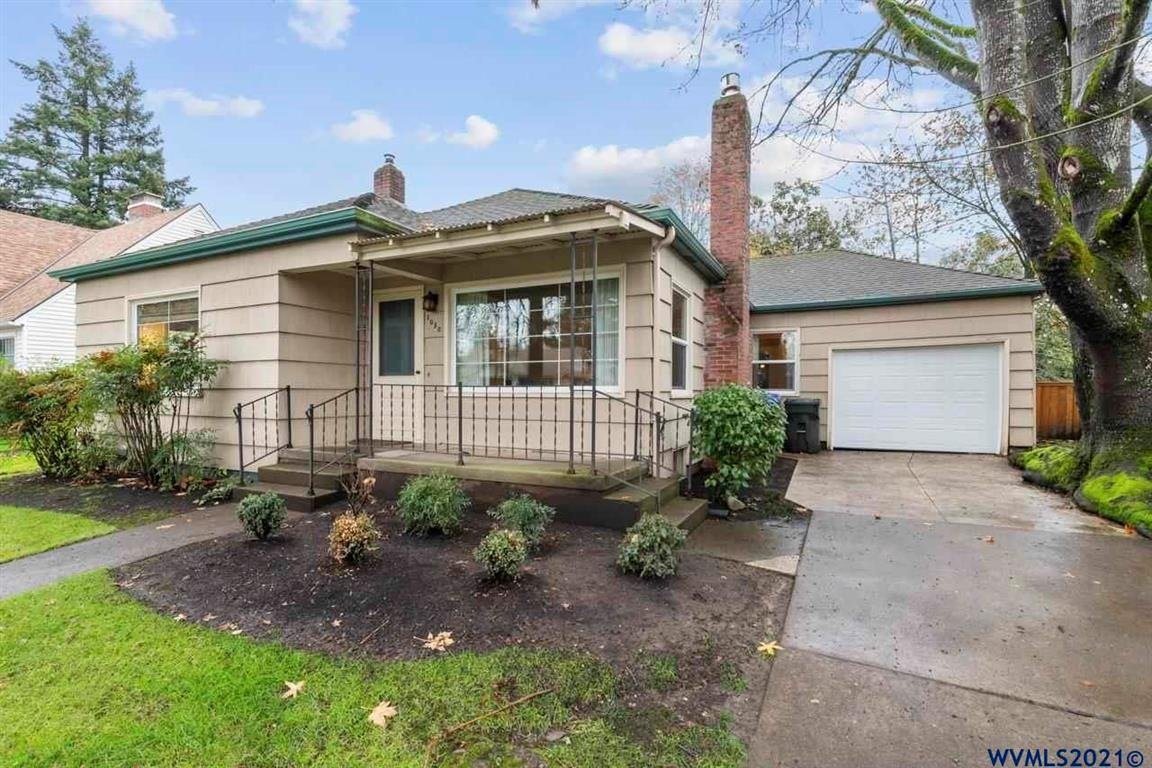 Salem House: 1030 16th St NE