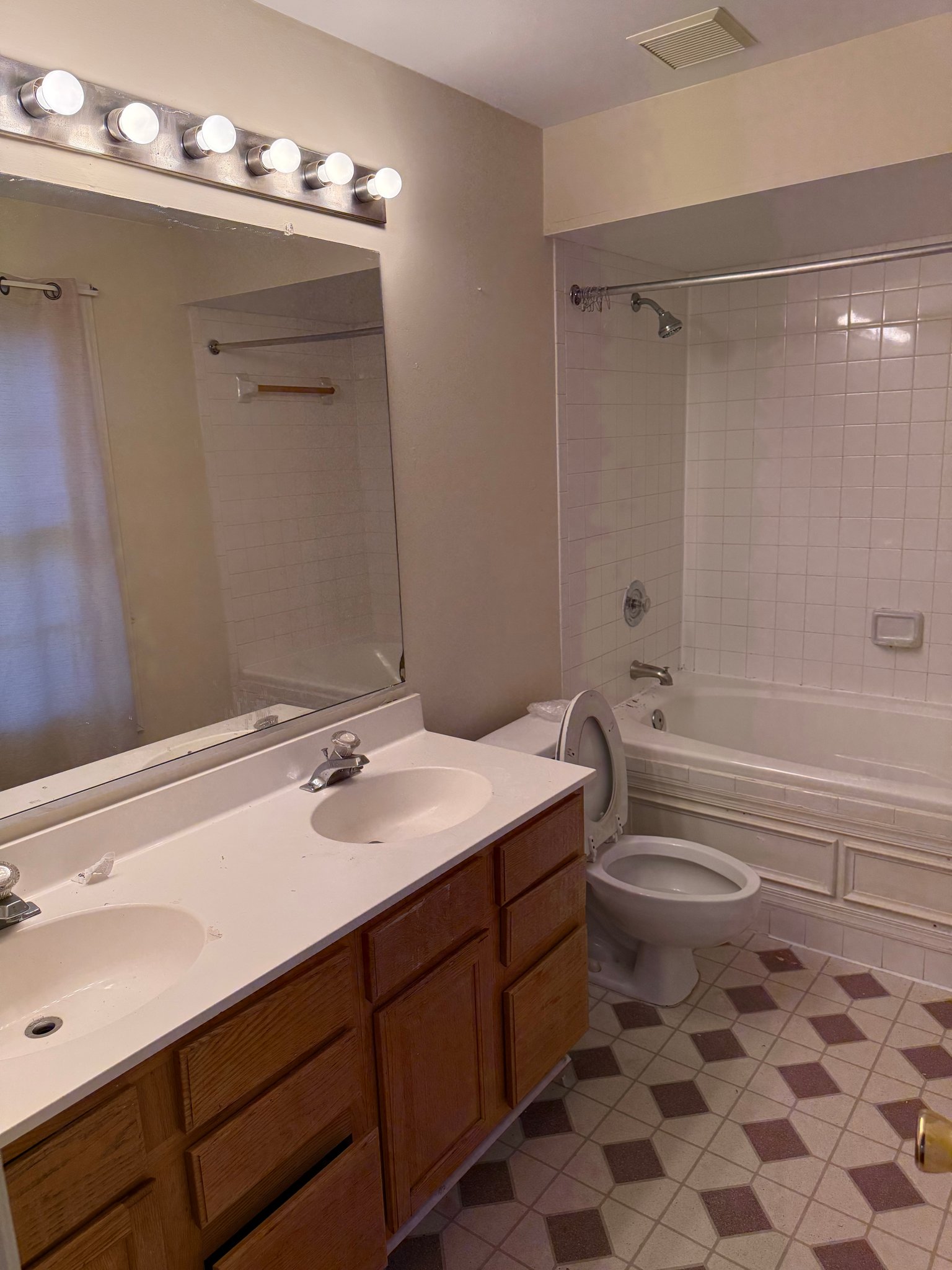 Bel Air Condo: 904 Martell Ct