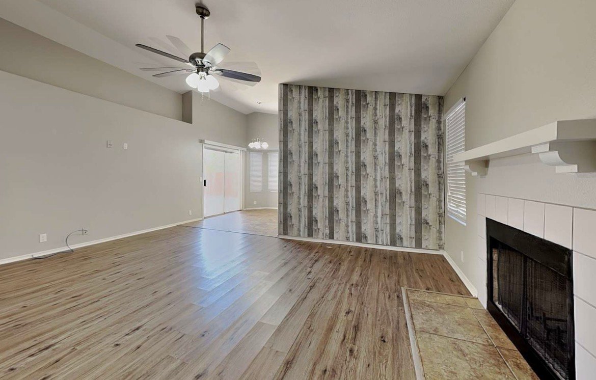 Glendale House: 11007 N 59Th Dr,