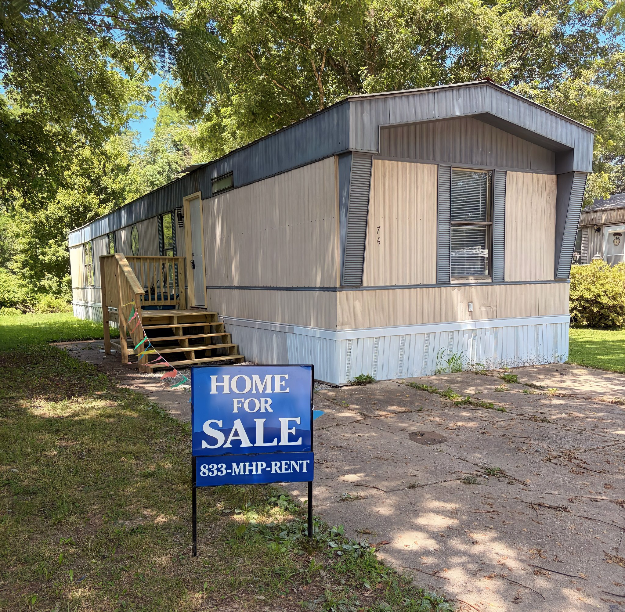 Centralia House: 74 Deerwood Park