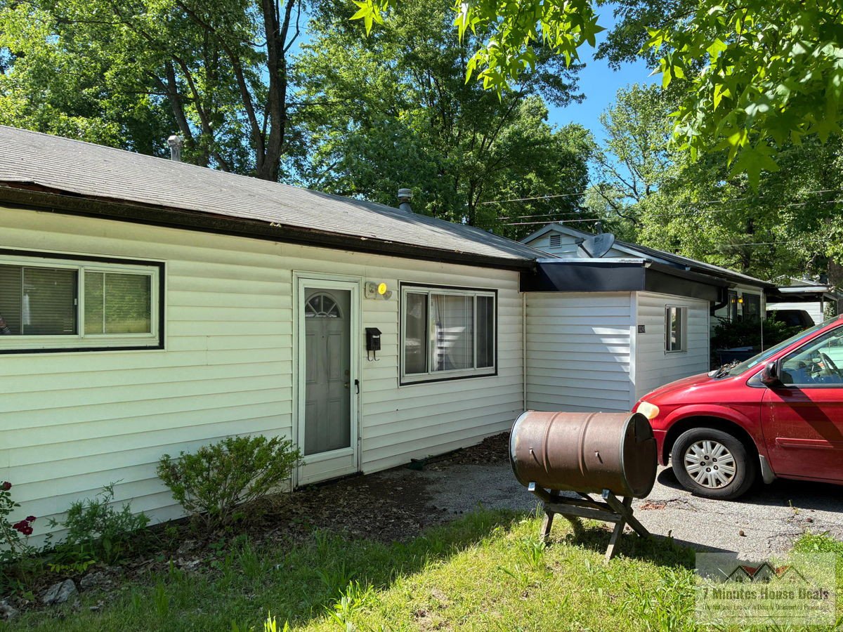 St. Louis House: 10249 Earl Dr