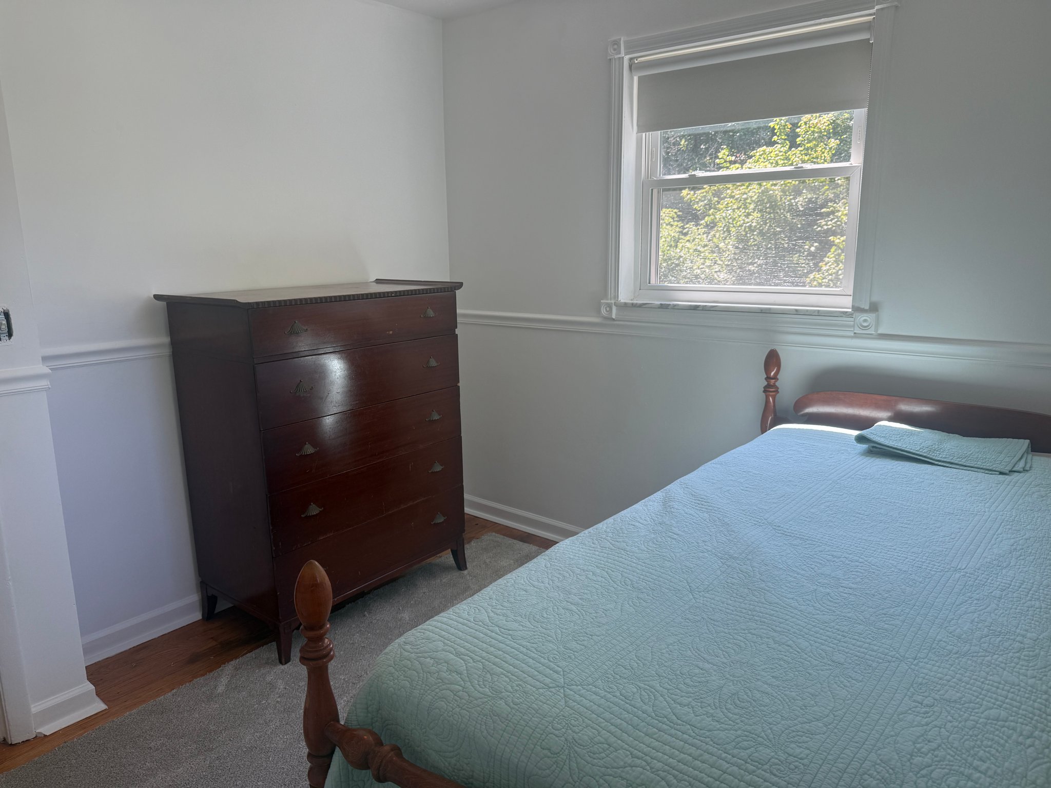 Alexandria House: 8011 Alexandria Pike