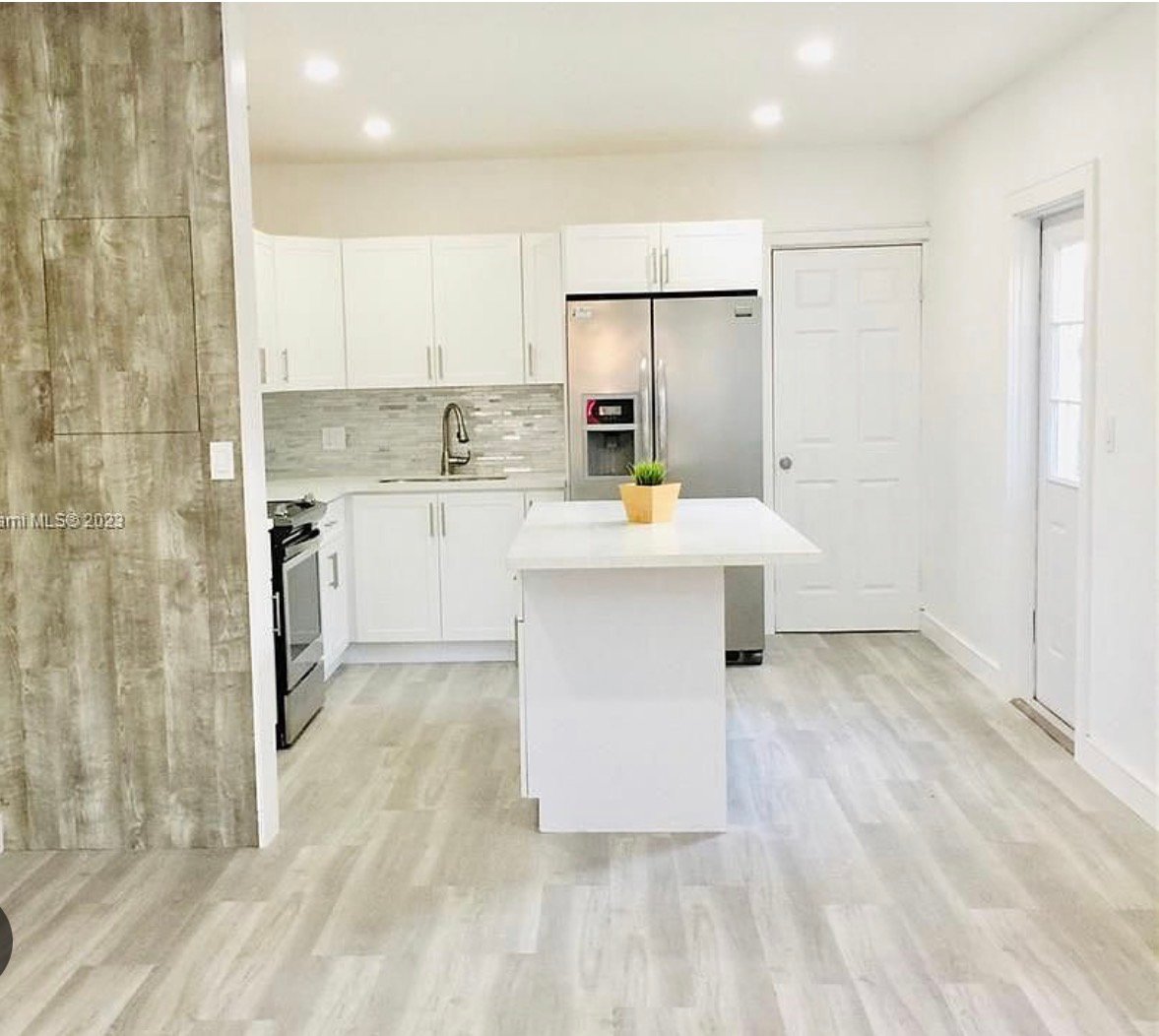 Hollywood House: 2214 McKinley St