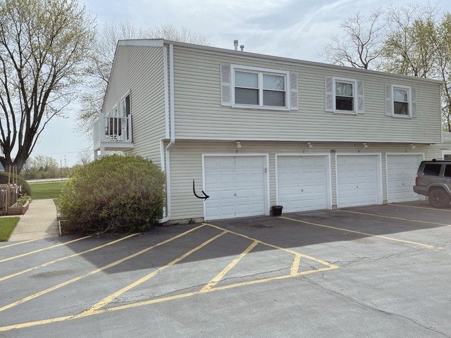 Bartlett Townhome: 195 Thomas Ct