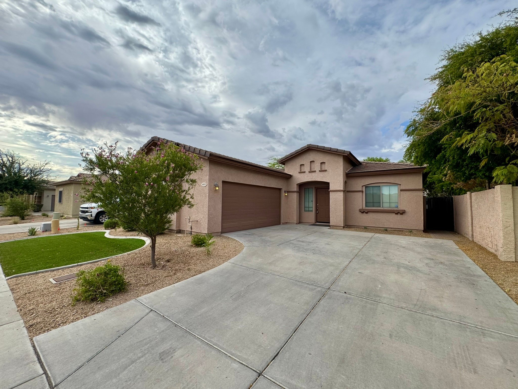 laveen House: 4935 W Harwell Rd
