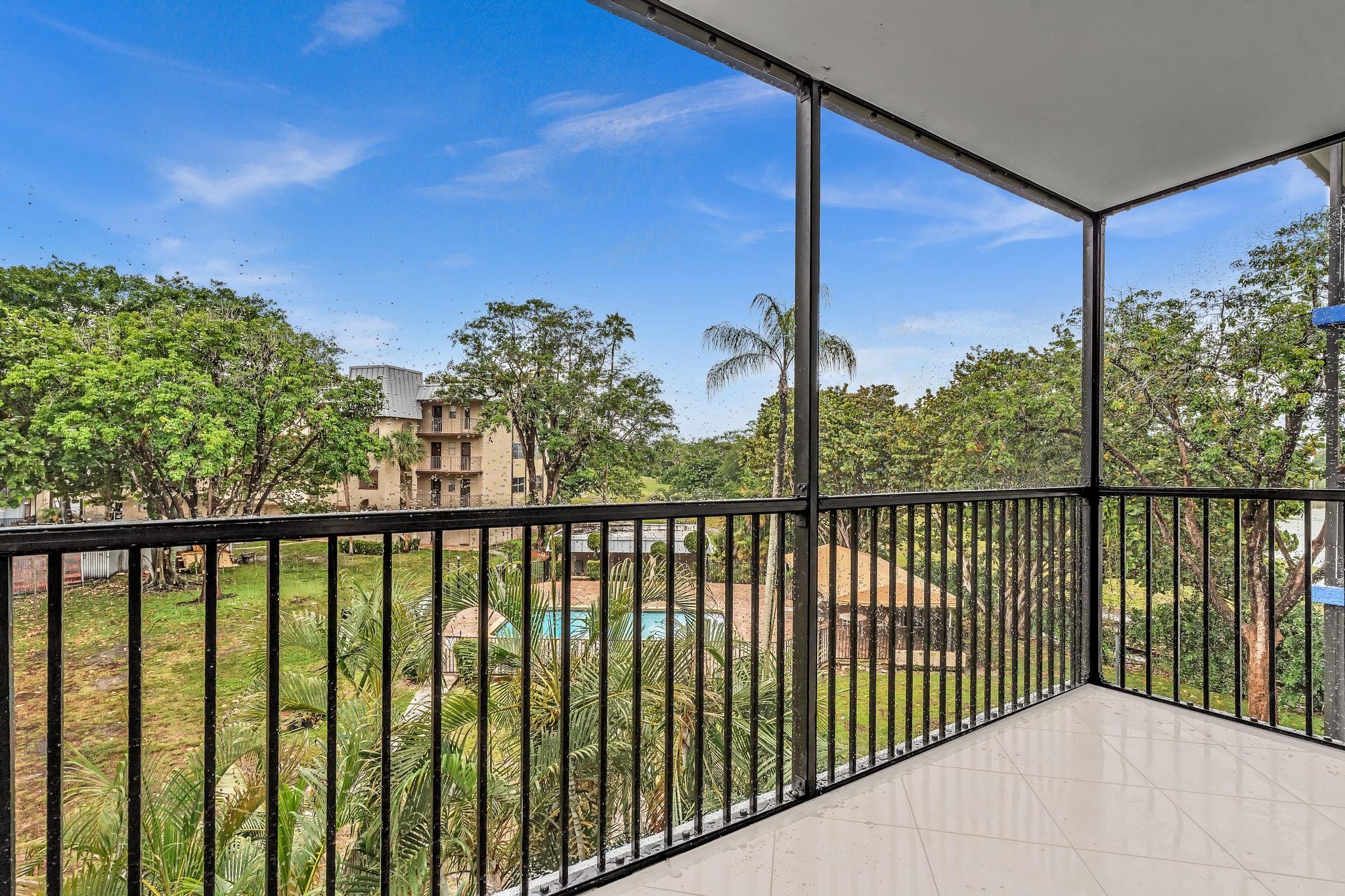Lauderhill Condo: 5961 N Falls Circle Dr.