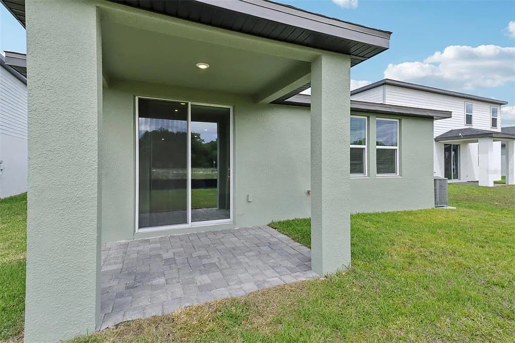 Lady Lake House: 803 Sunshower Dr