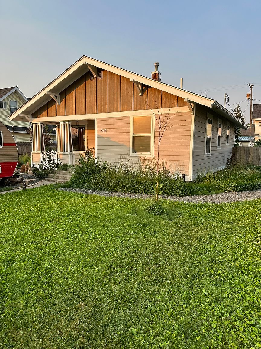Manhattan House: 614 W Main St