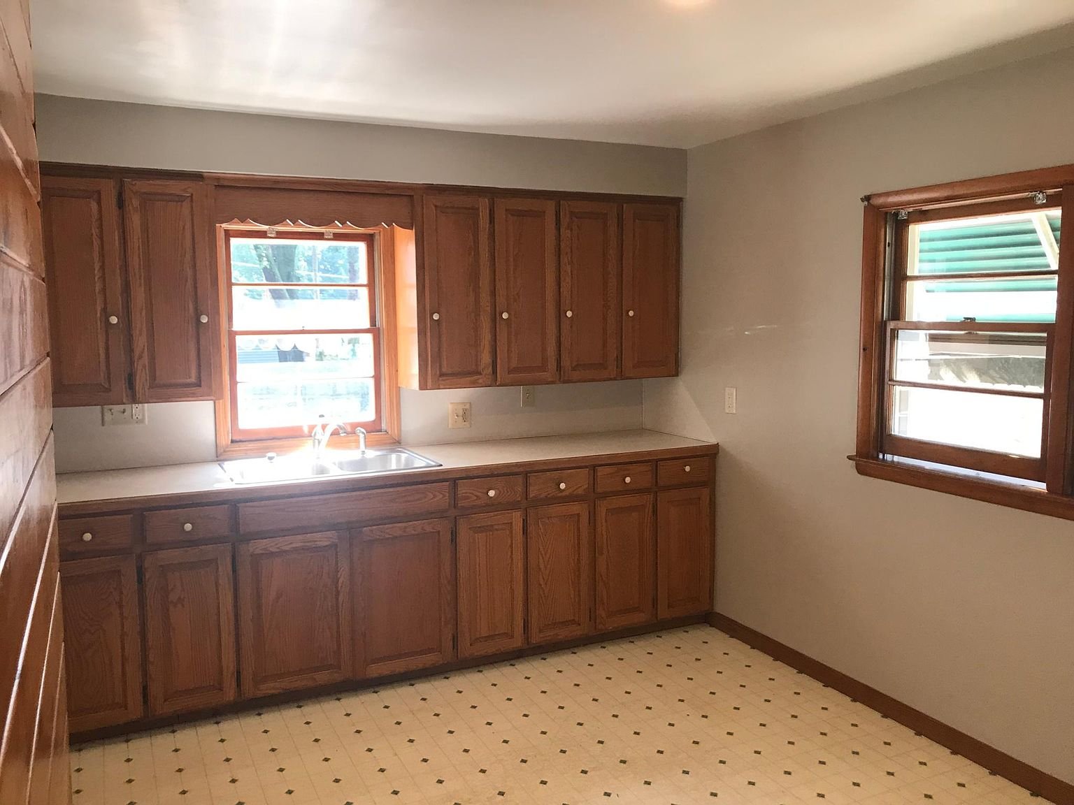 Grand Rapids House: 1210 Calgary St NE