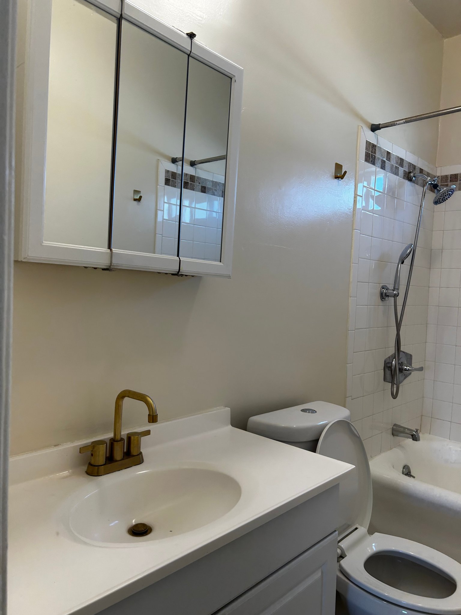 Los Angeles Apartment: 640 N. Vista St.