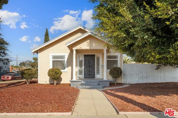 Inglewood House: 547 w Kelso st