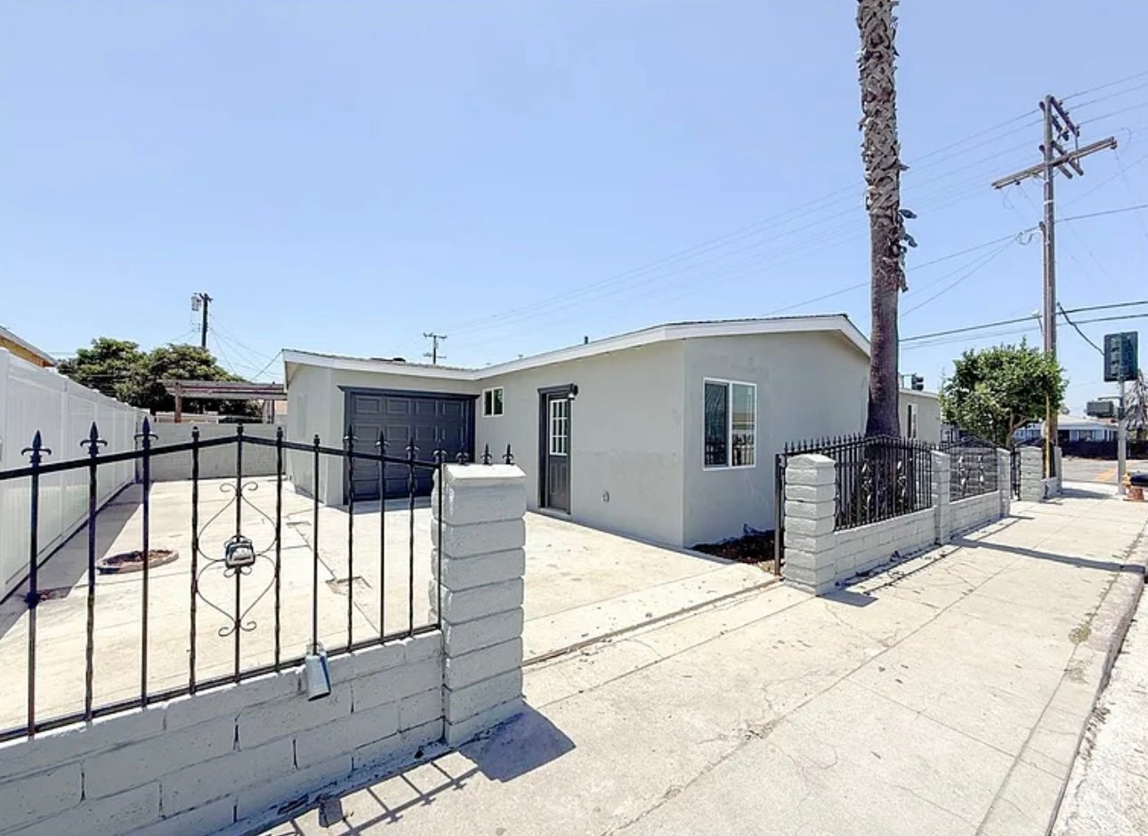 Compton House: 520 N Wilmington Ave